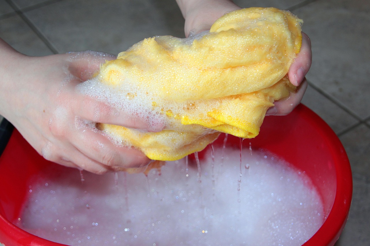Services cleaning bucket, cleaning rags, soapy water, transducer, clean, to clean, wring out, cleaning bucket, soapy water, soapy water, soapy water, soapy water, soapy water, clean, clean, clean, clean